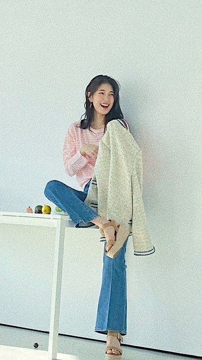 [아이폰배경화면] 수지 폰배경화면, 청바지 흰티 배수지 인스타 캡쳐 프사 게스 화보 전신사진배경