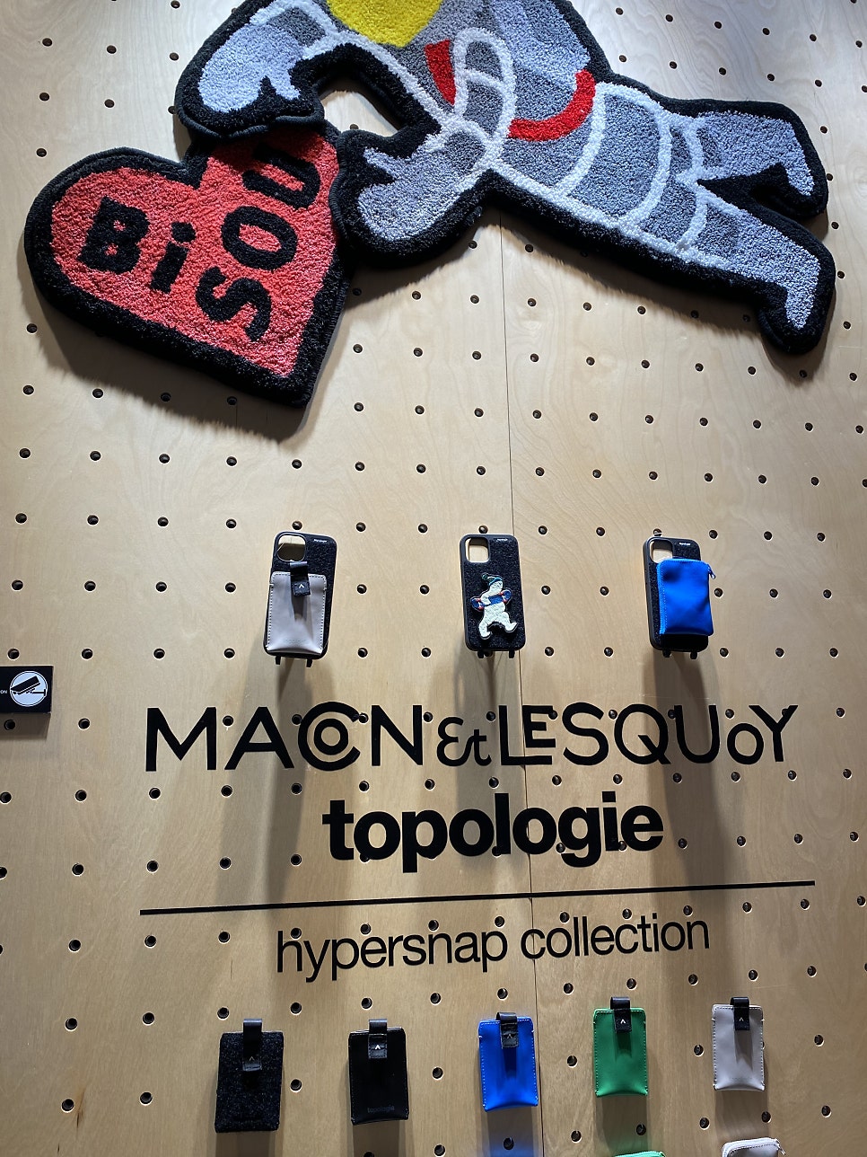 리뷰] 홍콩 토폴로지 스트랩, 케이스티파이 아이폰15 프로 맥스 리플케이스 화이트 폰케이스