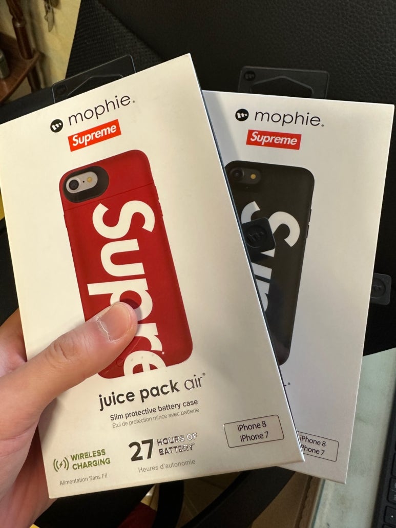 スマホアクセサリー Supreme mophie. juice pack air iPhoneケース Supreme - supreme mophie iphone 8 juice pack